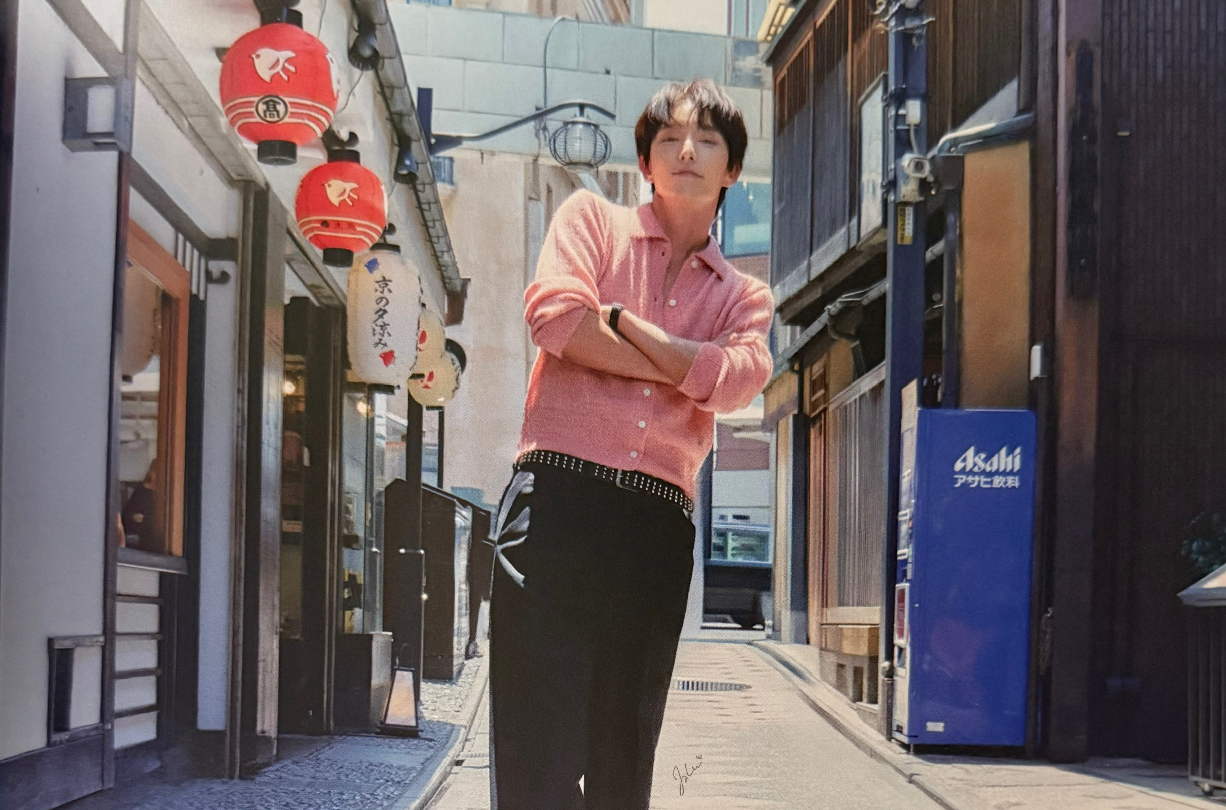 A moment captured by a fan of Lee Joongi