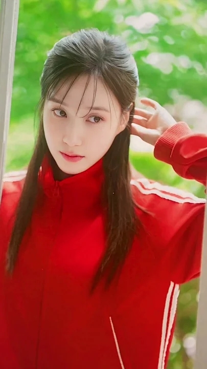 Emotional wallpaper shared by fans for Park Eunbin
