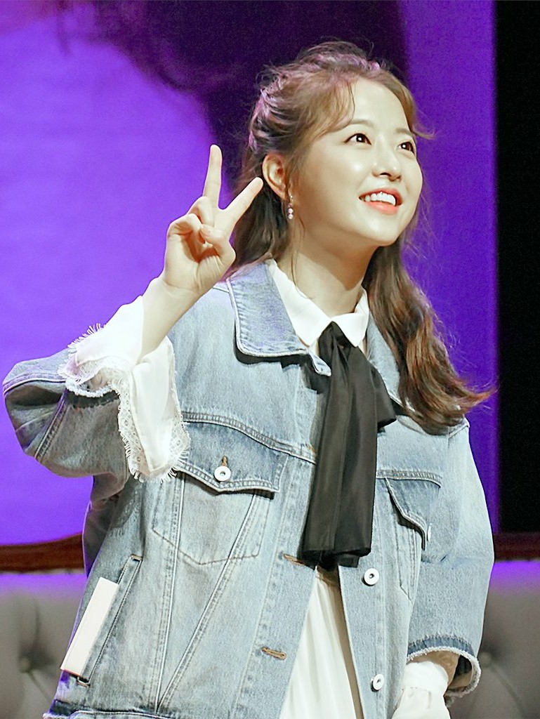 A moment captured by a fan of Park Boyoung