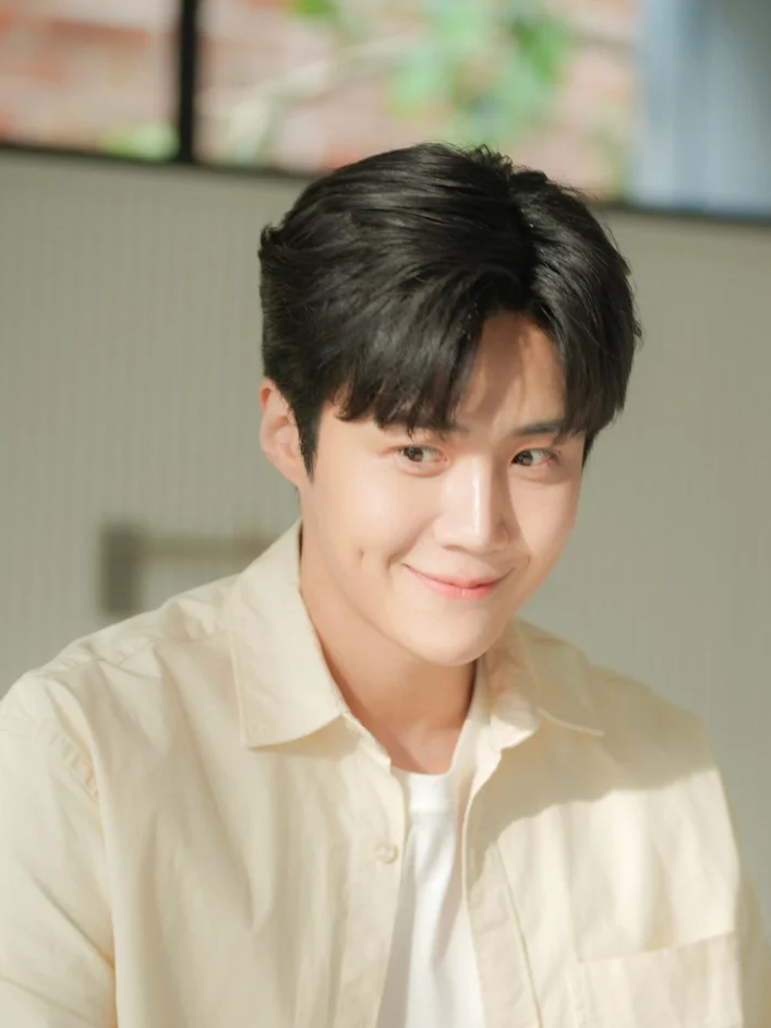 Behind-the-scenes cut of Kim Seonho