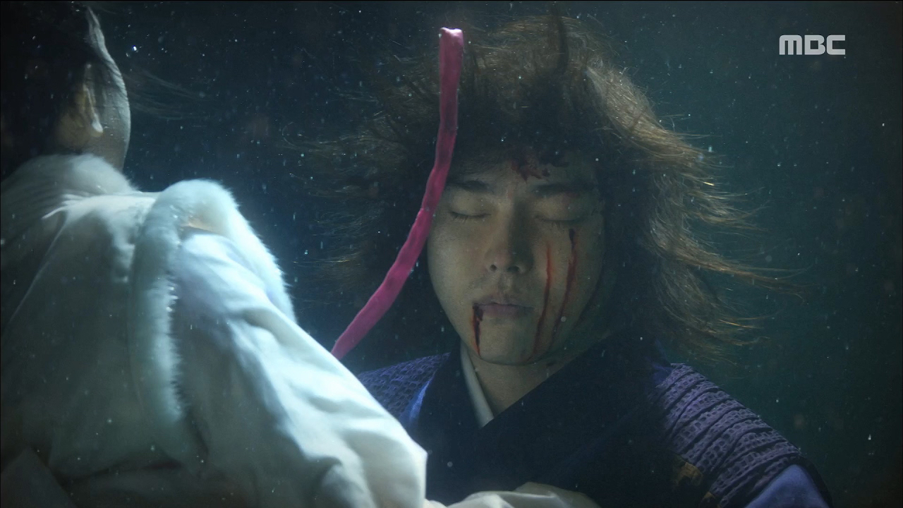Behind-the-scenes cut of Yoon Kyunsang