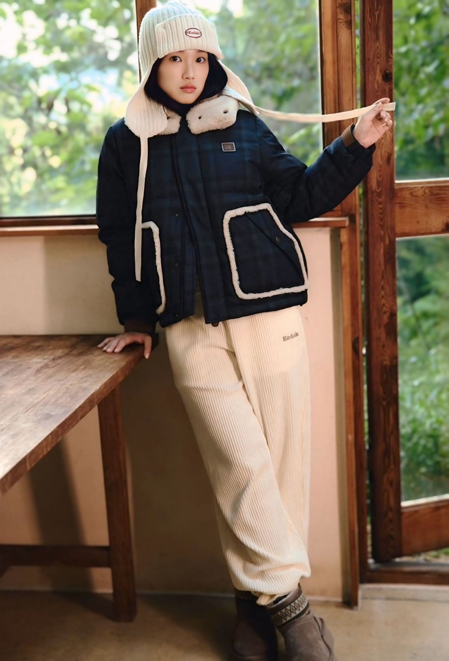 Behind-the-scenes cut of Kim Hyeyoon