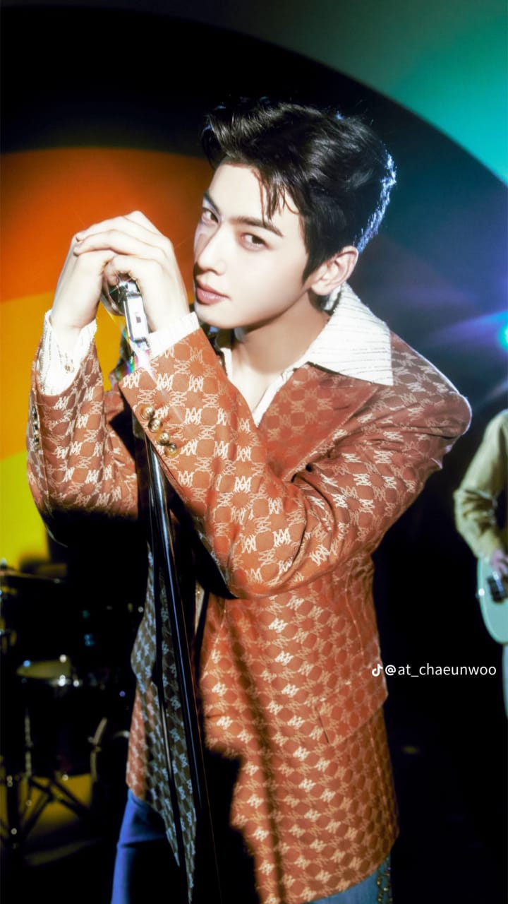 Recent activity shot of Cha Eunwoo