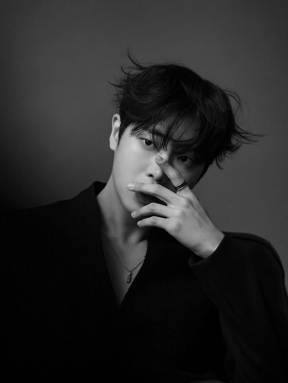 Behind-the-scenes cut of Choo Youngwoo