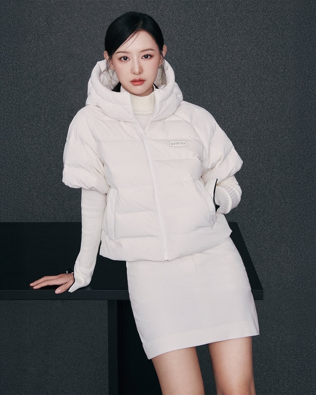 Behind-the-scenes cut of Kim Jiwon