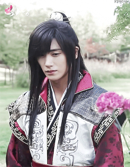 A moment captured by a fan of Park Hyungsik