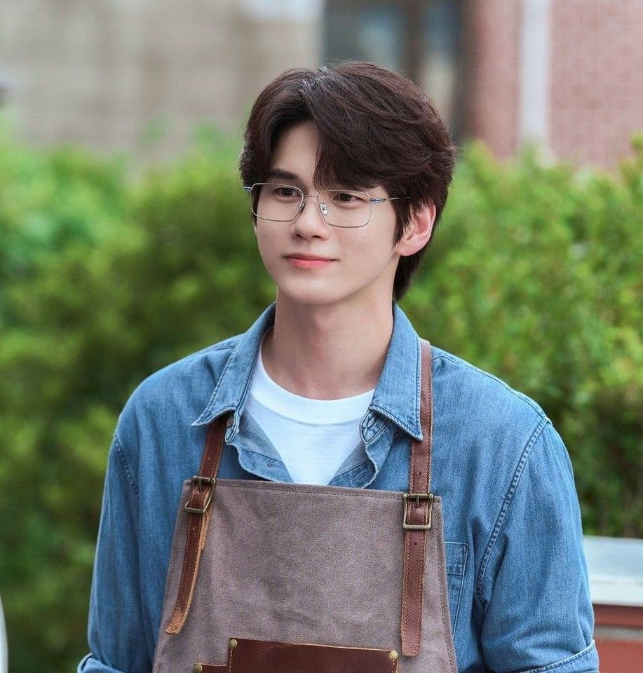 粉丝拍下的邕圣祐瞬间