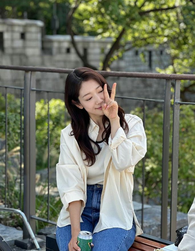 A moment captured by a fan of Park Shinhye