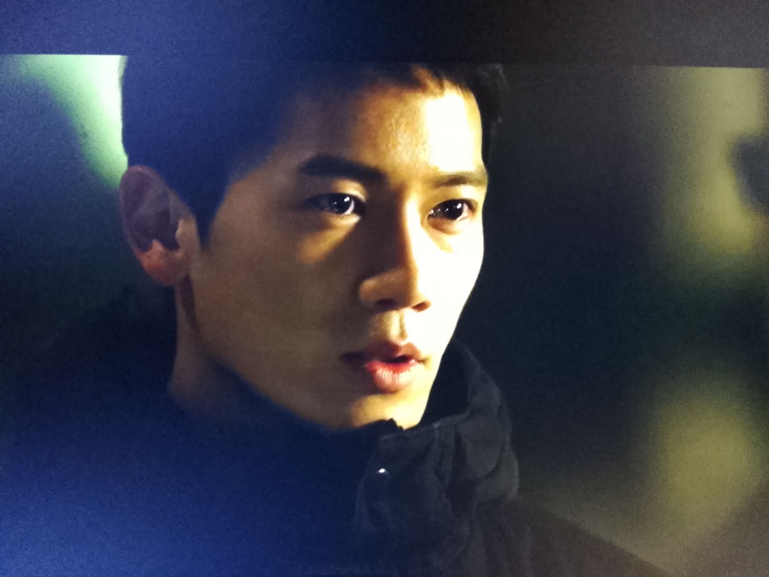 Behind-the-scenes cut of Ji Sung