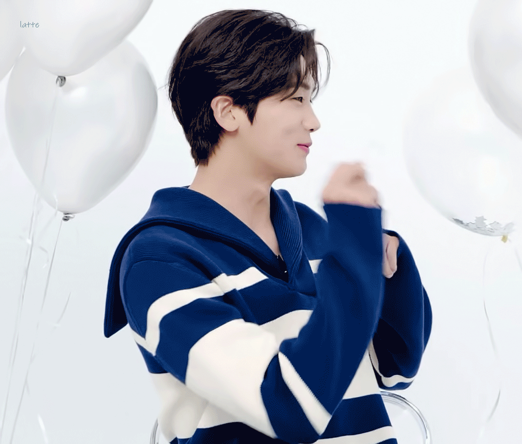 A moment captured by a fan of Park Hyungsik