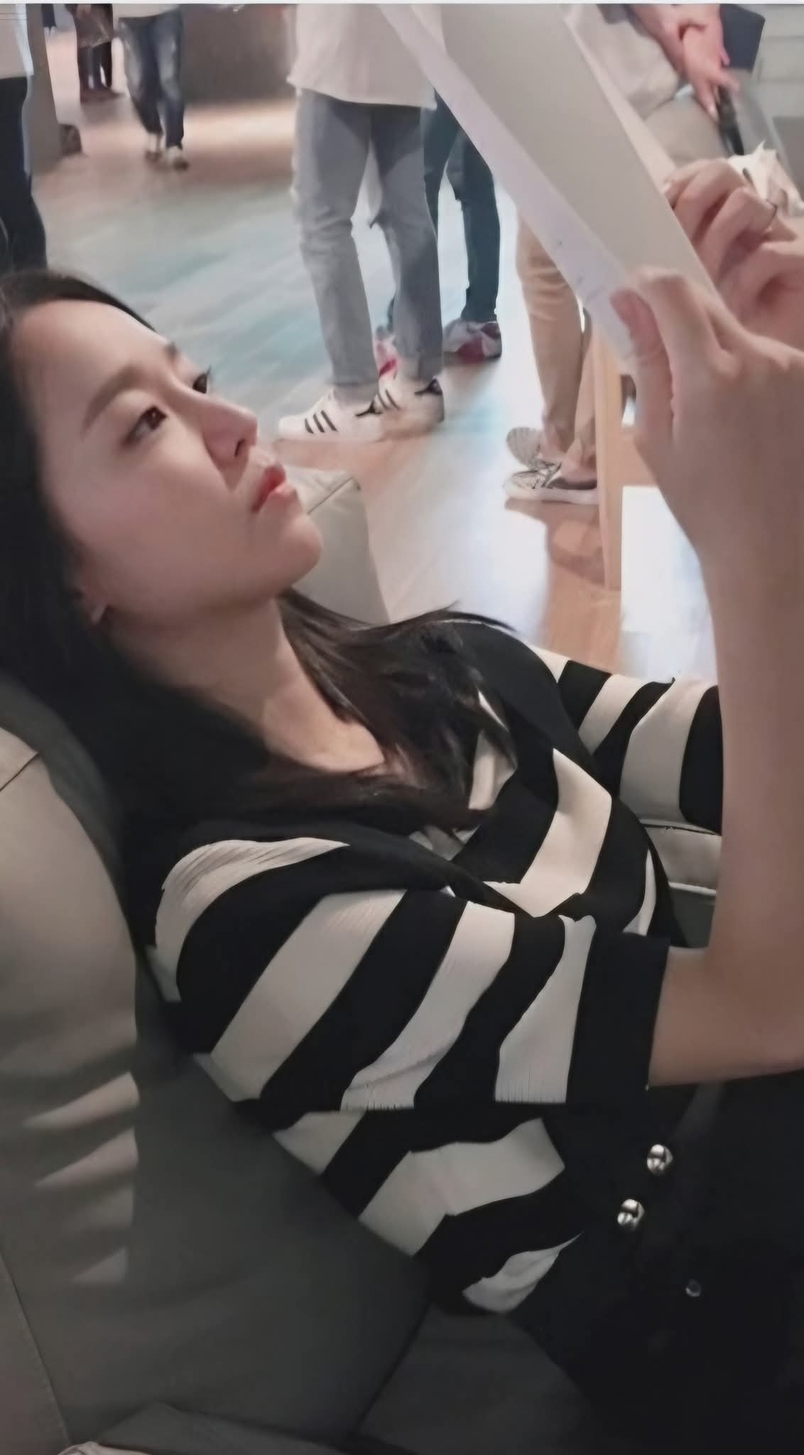 Behind-the-scenes cut of Shin Haesun