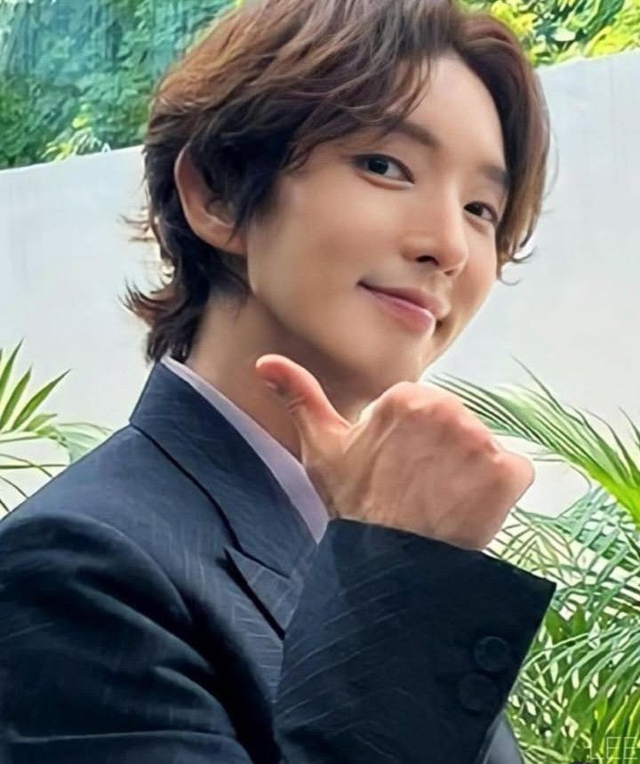 A moment captured by a fan of Lee Joongi