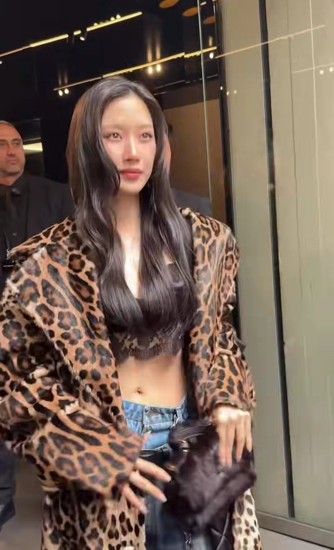 Behind-the-scenes cut of Mun Kayoung
