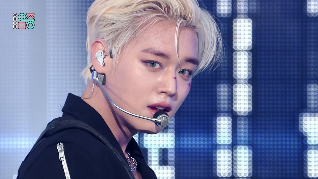 A moment captured by a fan of Park Jihoon