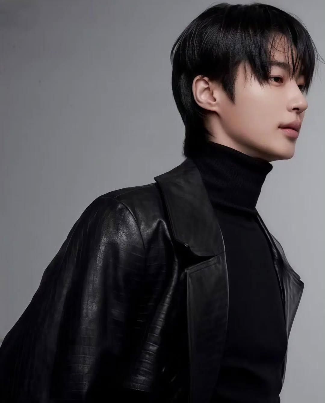 粉丝拍下的边佑锡瞬间