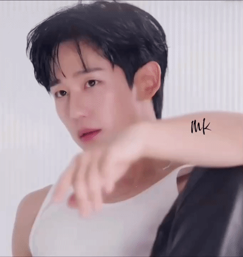 Cuplikan di balik layar dari Jung Haein