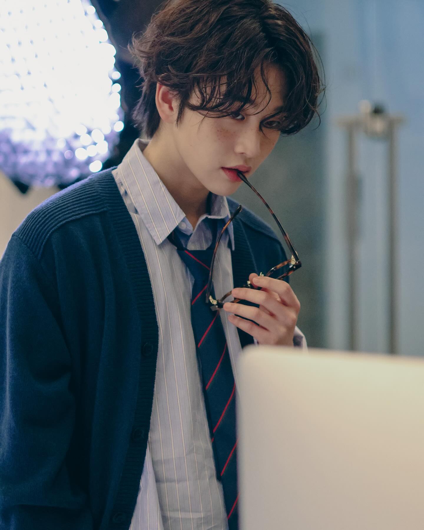 A moment captured by a fan of Kim Yoonwoo