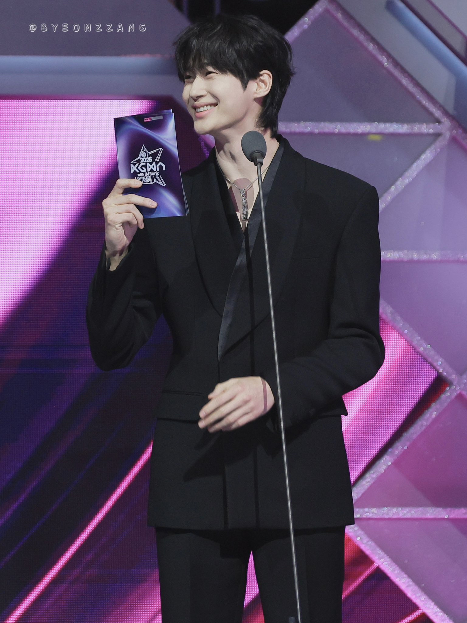 A moment captured by a fan of Byeon Wooseok