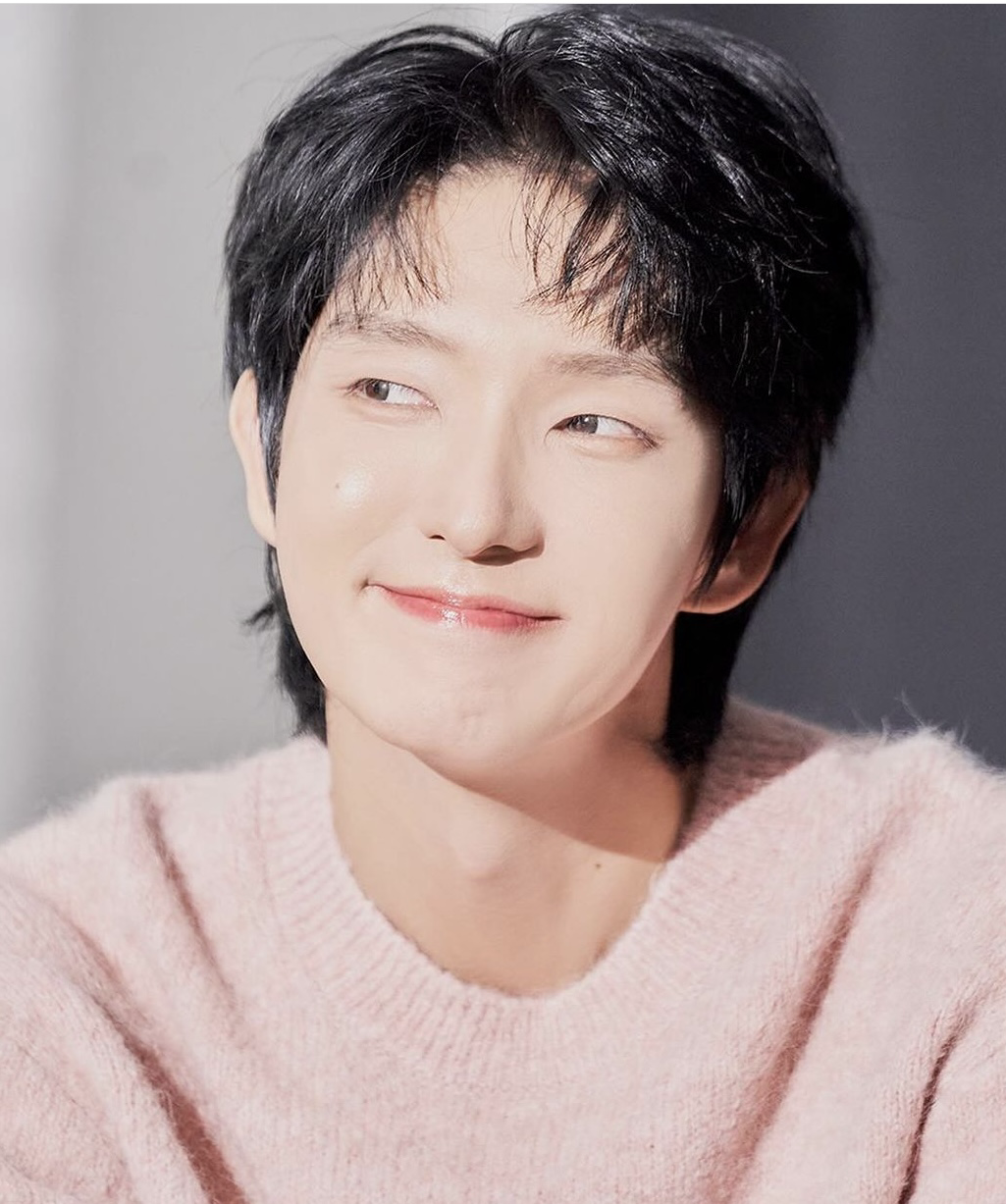 Behind-the-scenes cut of Lee Joongi