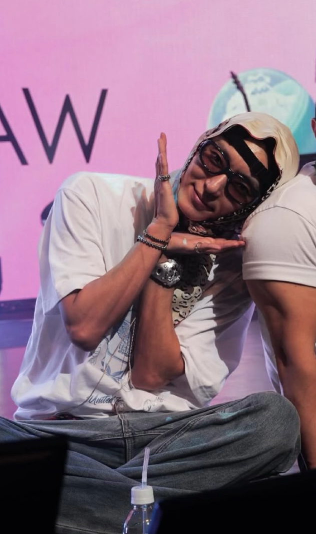 A moment captured by a fan of Lee Joongi