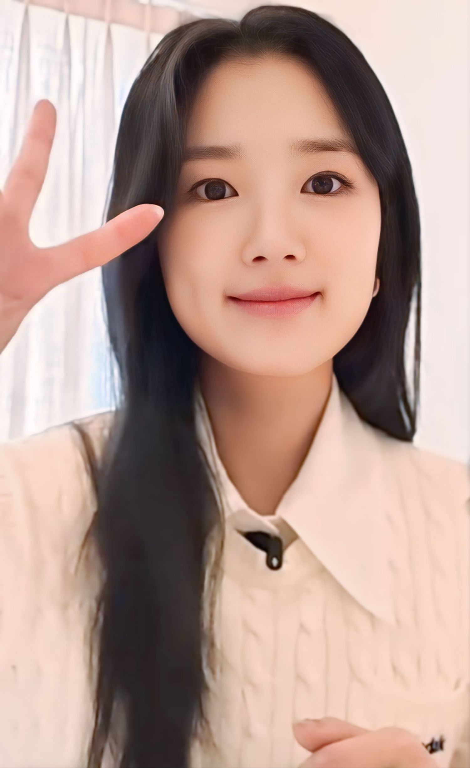 Recent activity shot of Kim Hyeyoon