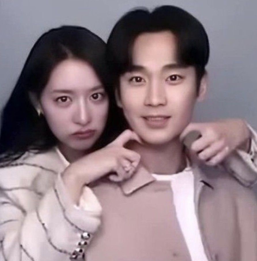 Behind-the-scenes cut of Kim Jiwon
