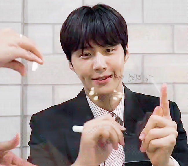 Behind-the-scenes cut of Kim Seonho