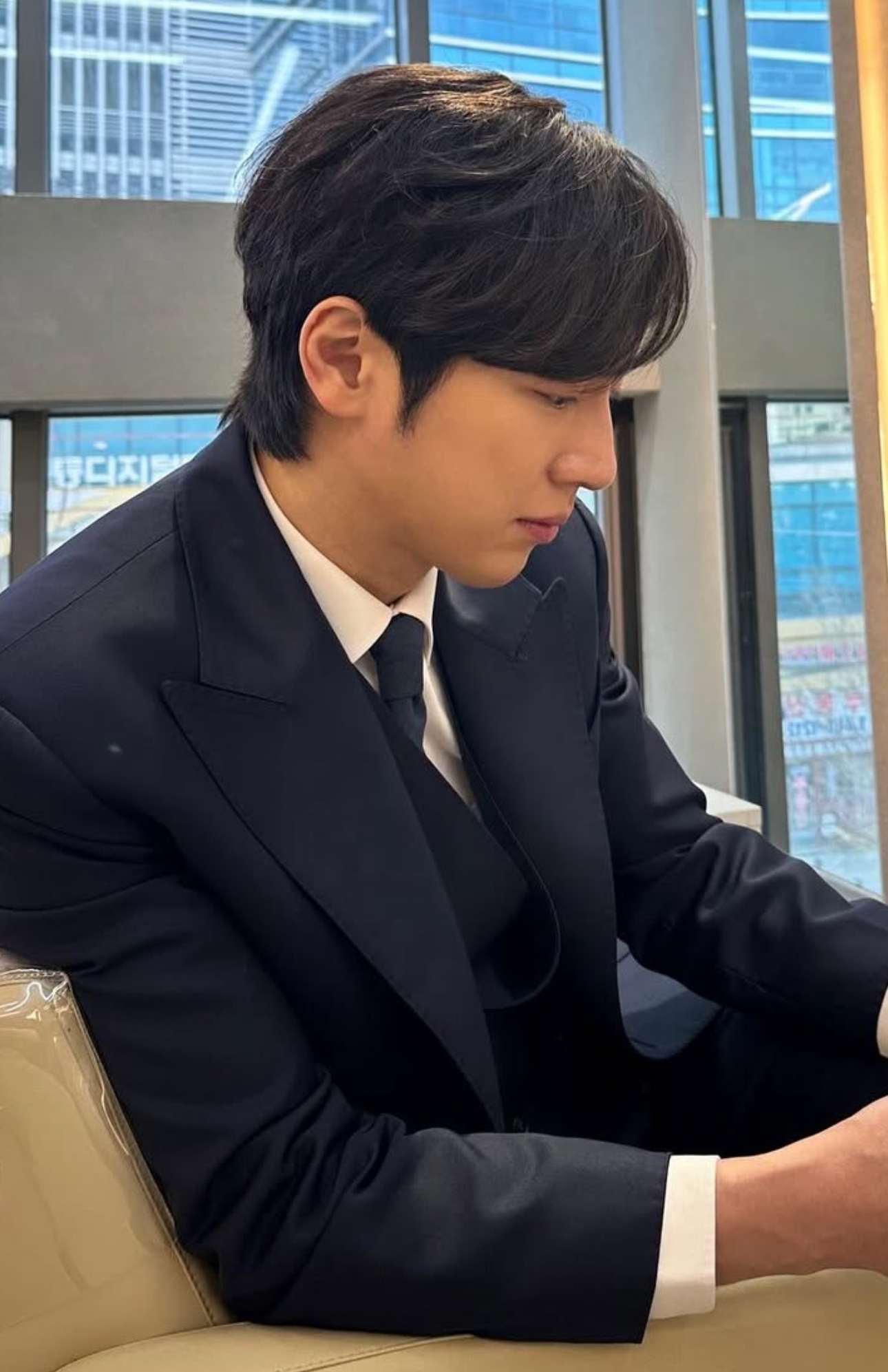 Behind-the-scenes cut of Lee Sangyeob