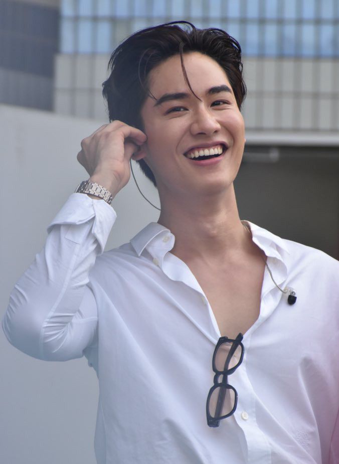 A moment captured by a fan of Tay Tawan Vihokratana
