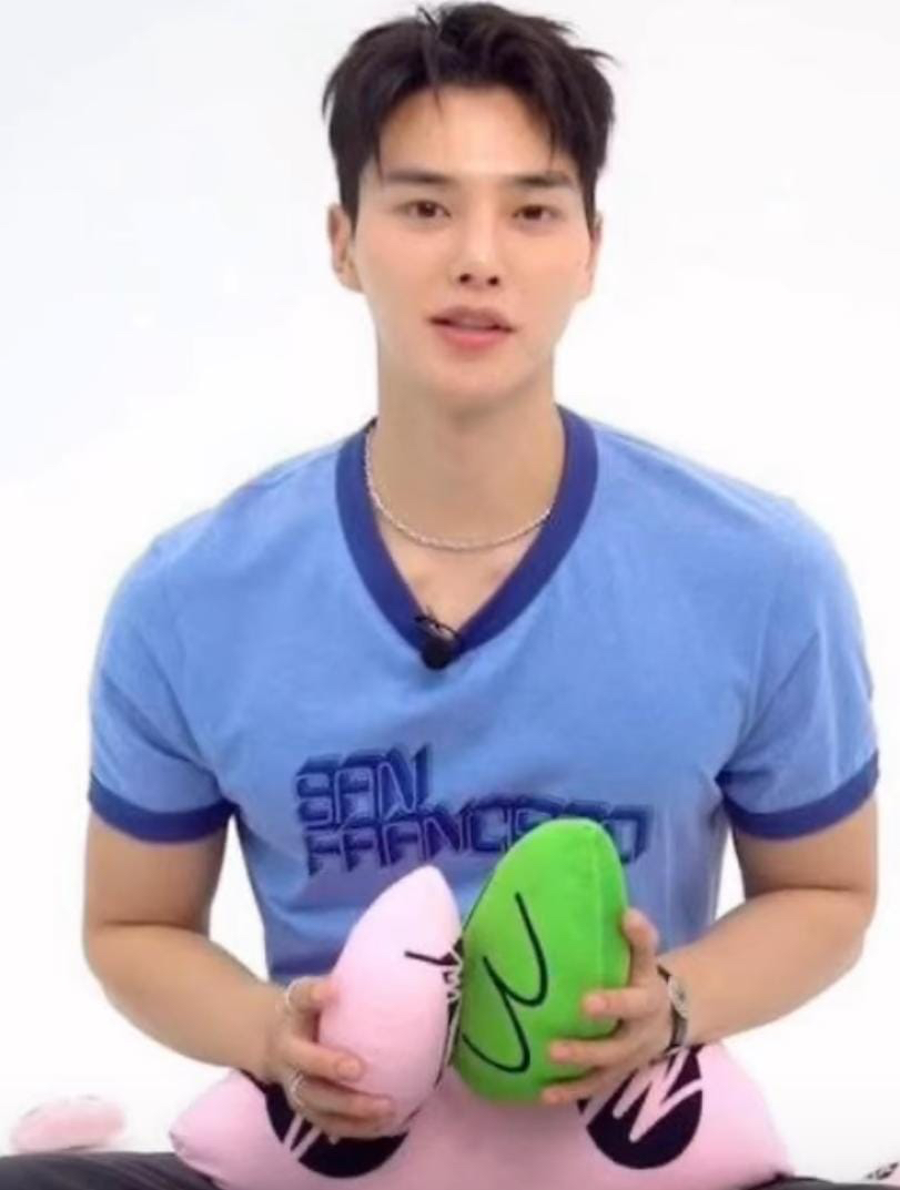 A moment captured by a fan of Song Kang