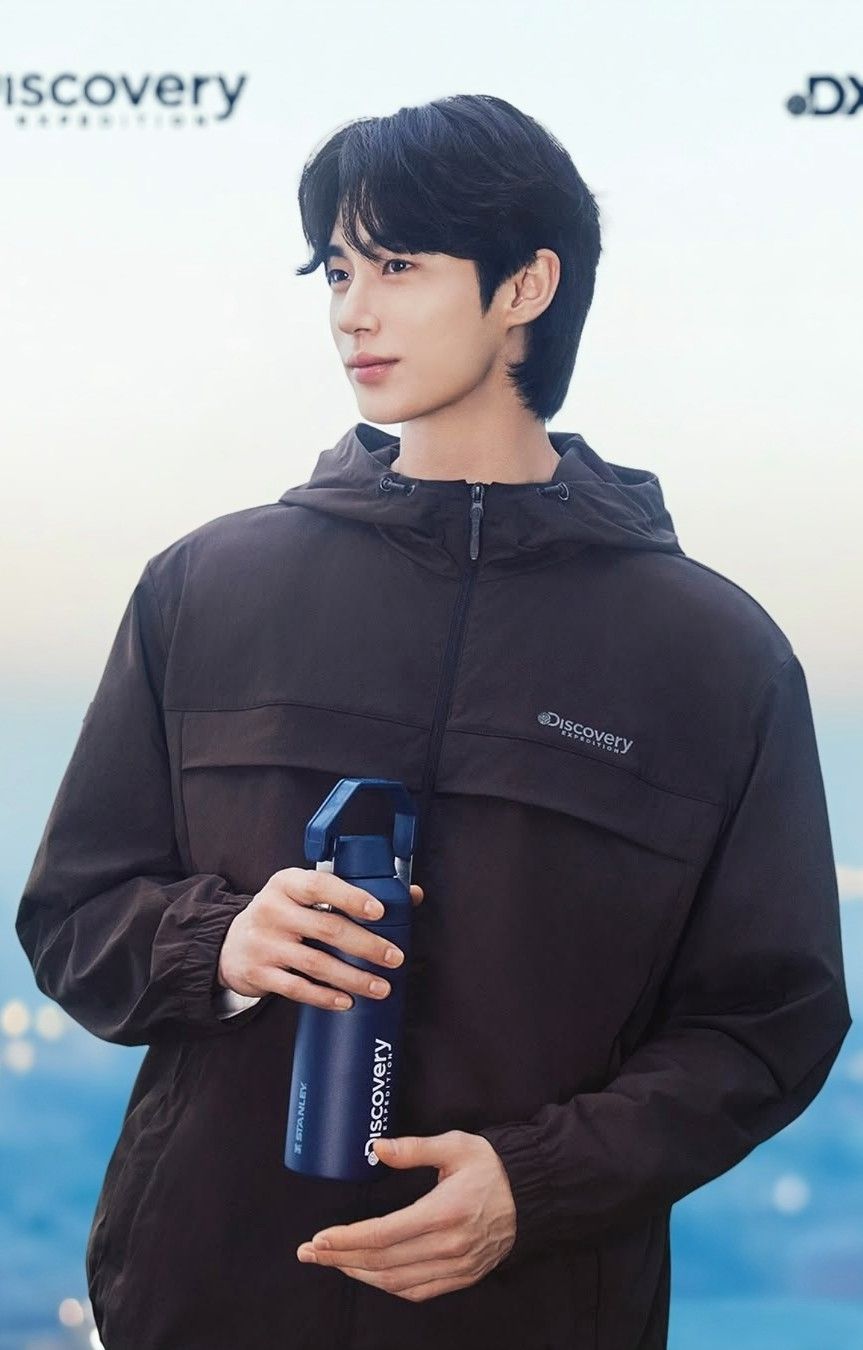 Behind-the-scenes cut of Byeon Wooseok