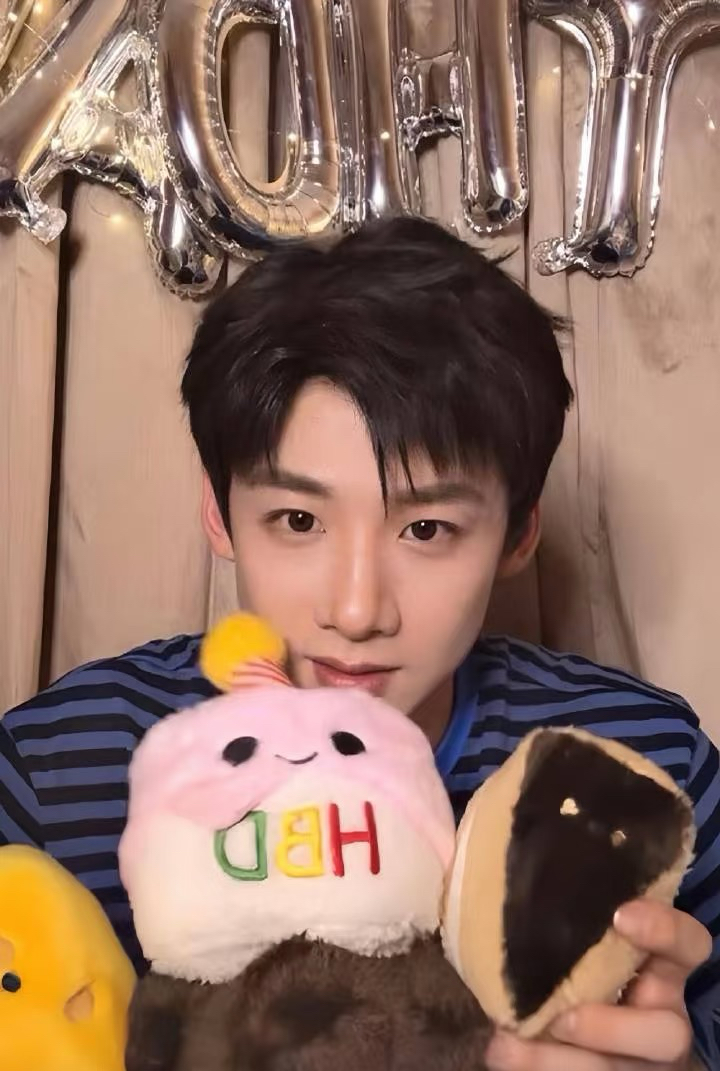 Behind-the-scenes cut of Bai Jingting