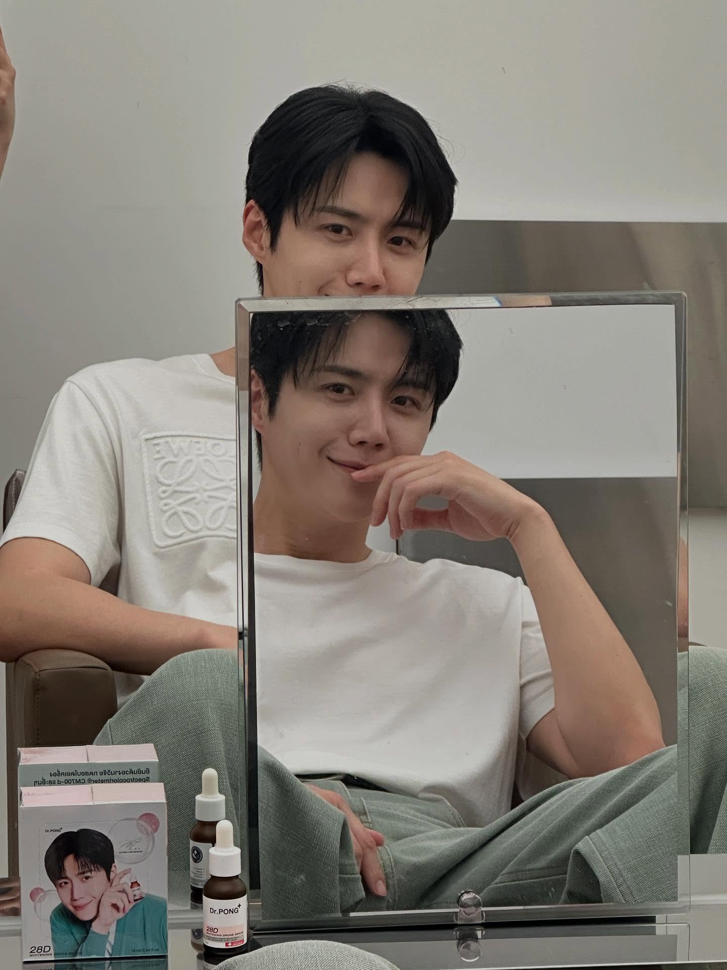 Behind-the-scenes cut of Kim Seonho