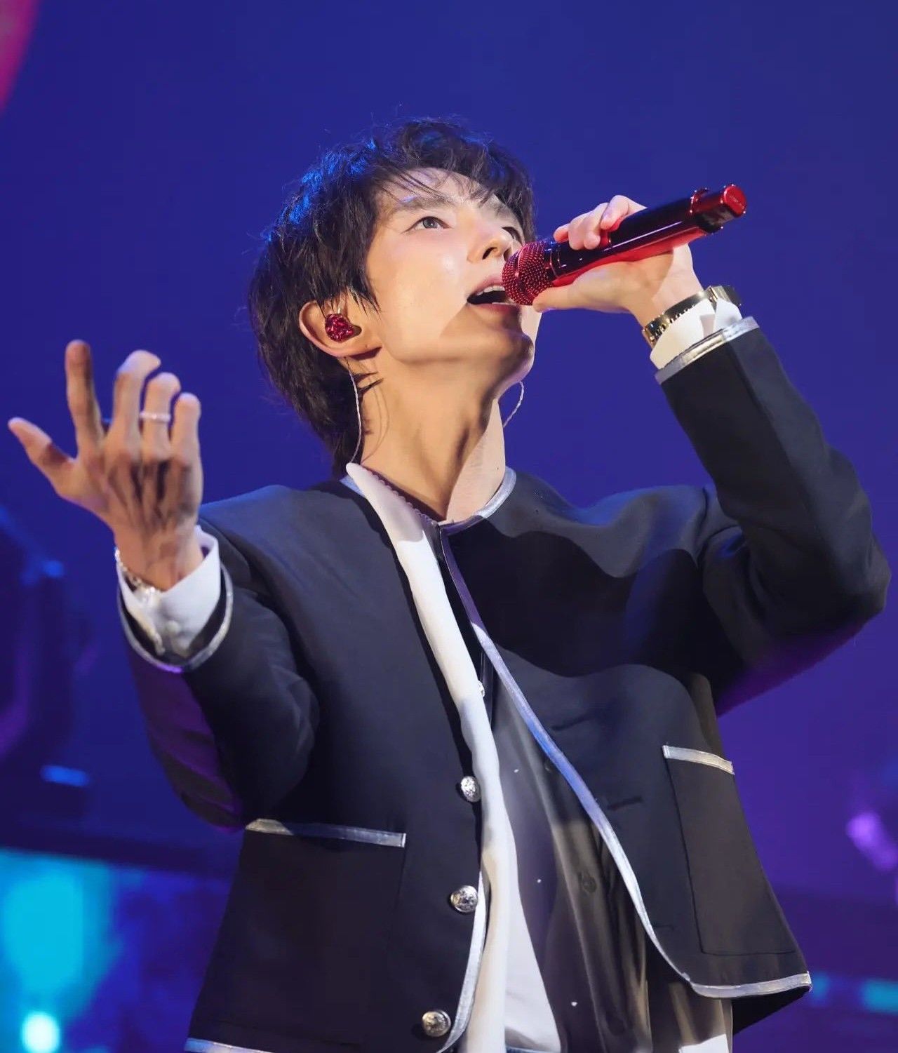 Behind-the-scenes cut of Lee Joongi