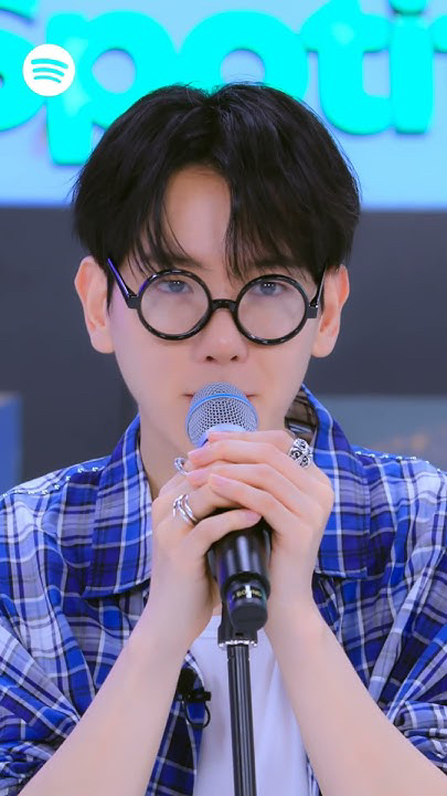 Emotional wallpaper shared by fans for Baekhyun