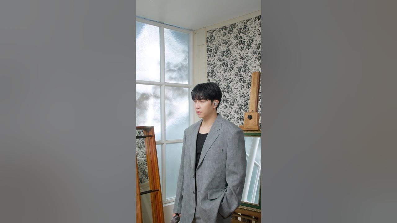 A moment captured by a fan of Lee Seunggi