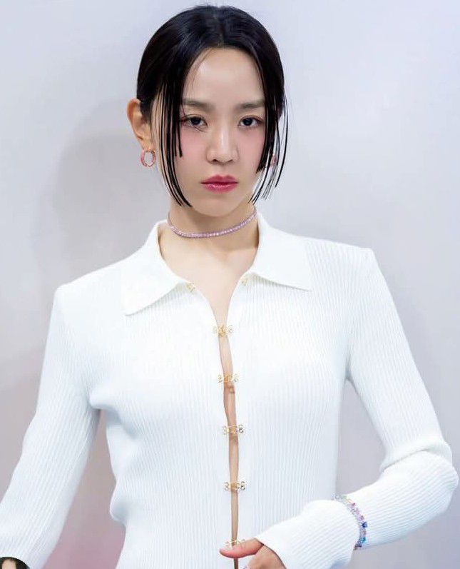 Behind-the-scenes cut of Shin Haesun