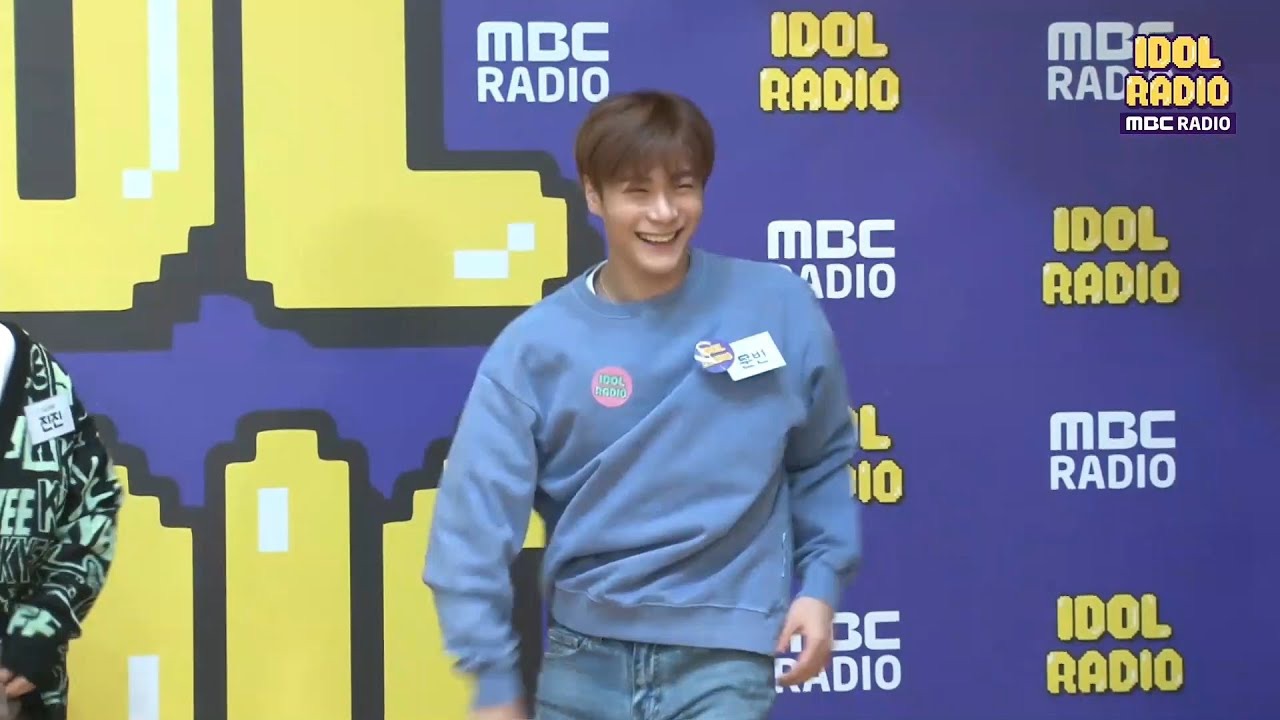 A moment captured by a fan of Cha Eunwoo