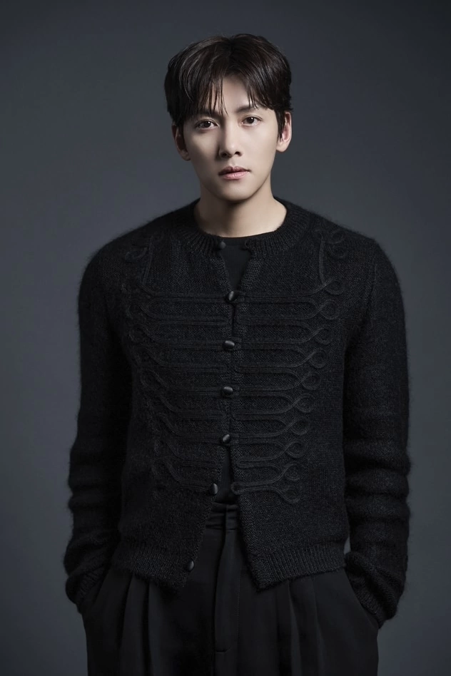 Behind-the-scenes cut of Ji Changwook