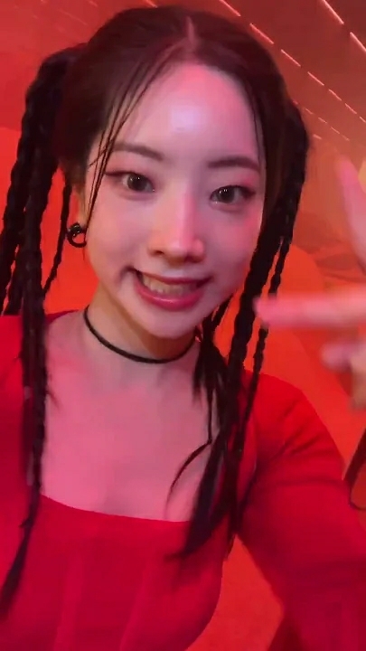 Behind-the-scenes cut of Park Shinhye