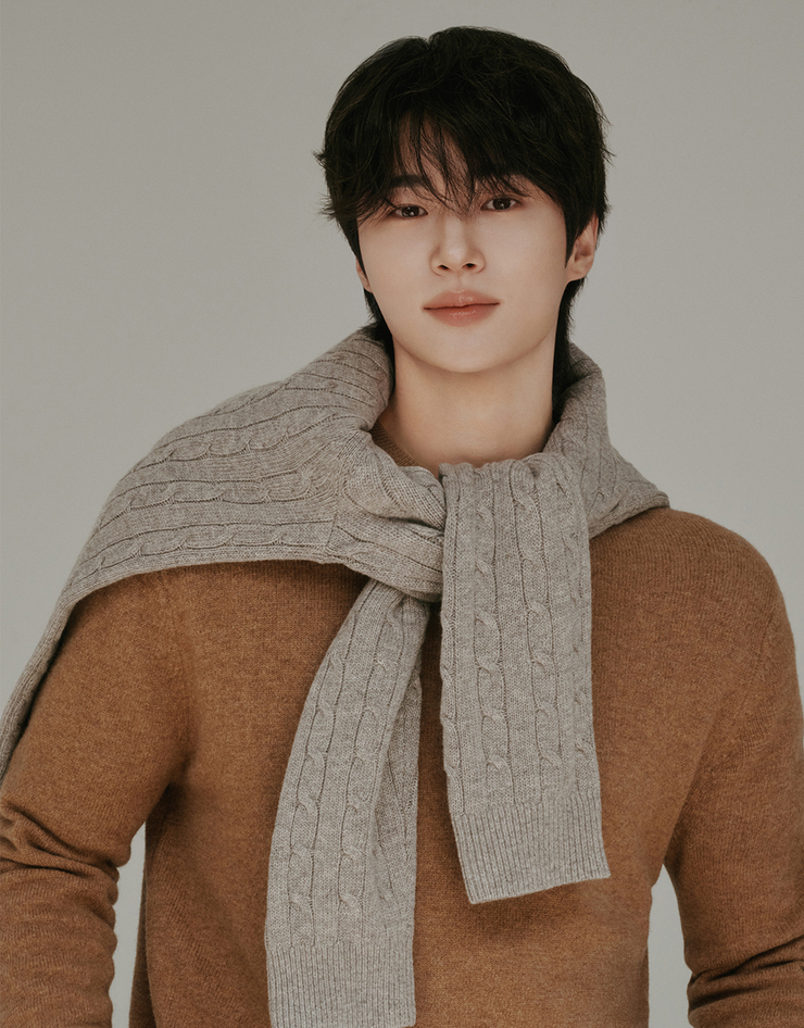 边佑锡的最新照片