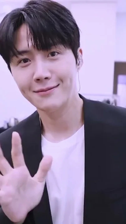 Today's popular wallpaper in Kim Seonho community