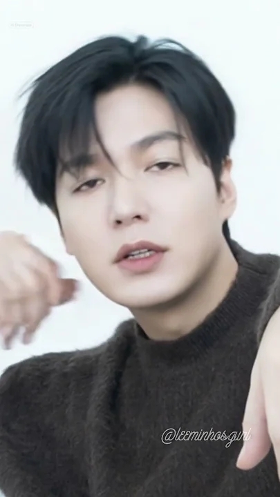 Emotional wallpaper shared by fans for Lee Minho