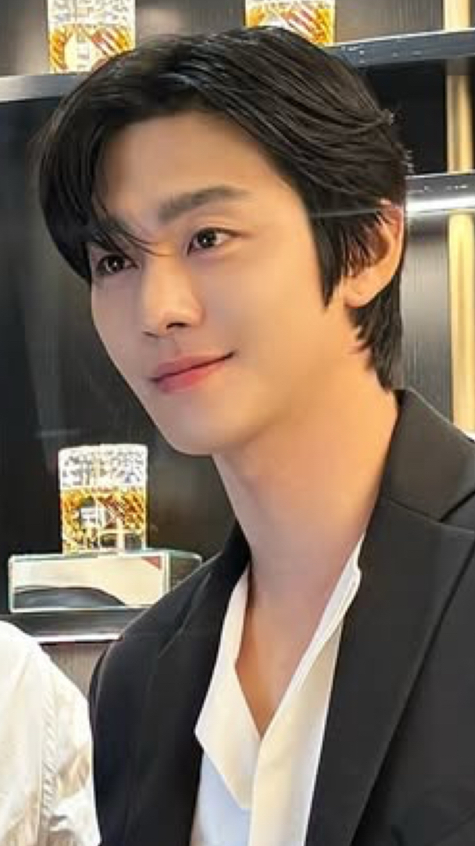 Today's popular wallpaper in Ahn Hyoseop community