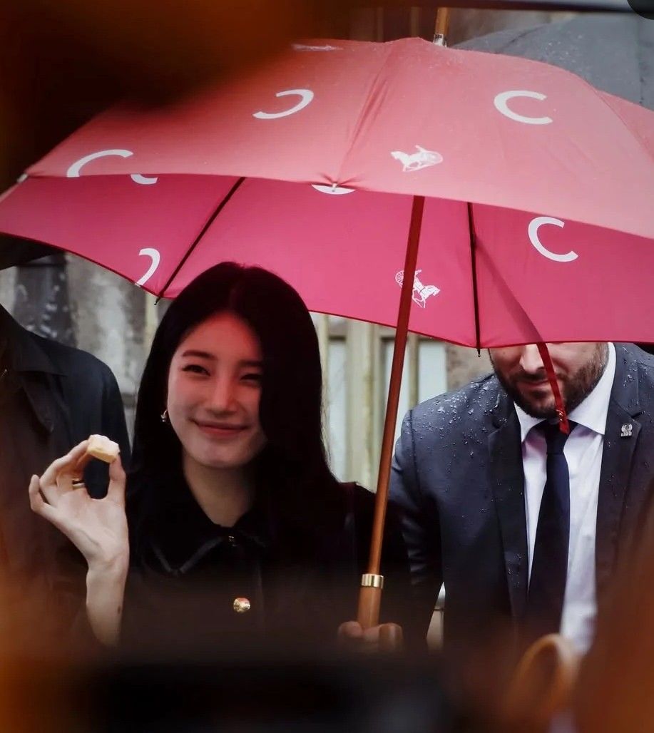 Behind-the-scenes cut of Bae Suzy