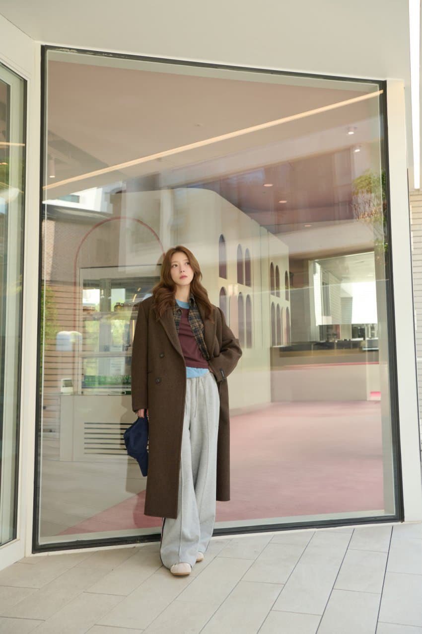 Behind-the-scenes cut of Lee Seyoung