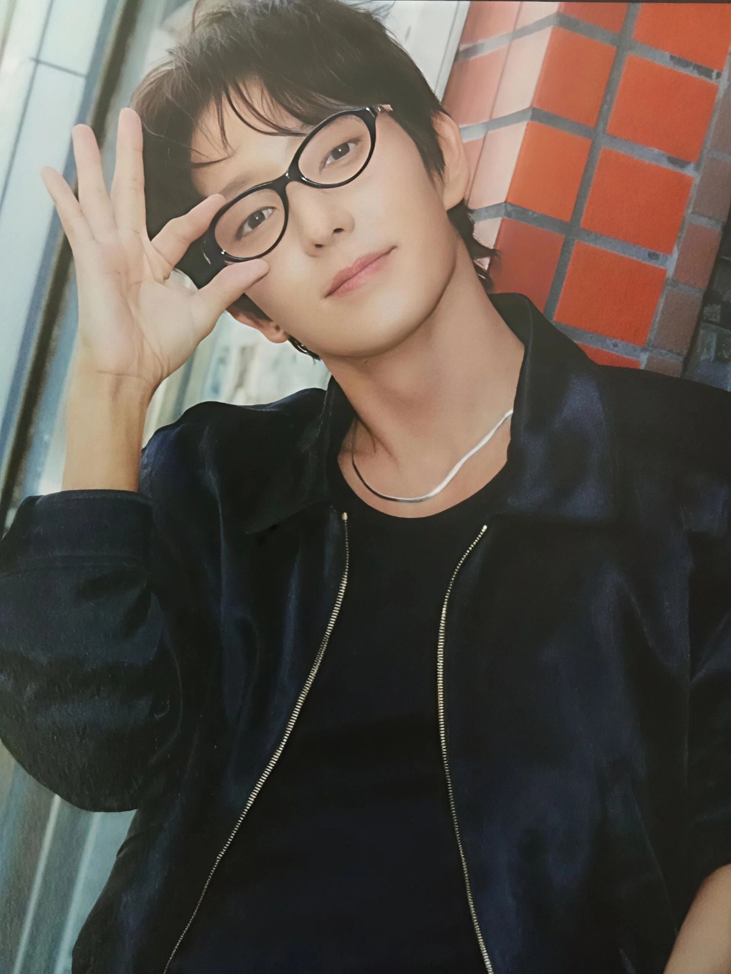 Behind-the-scenes cut of Lee Joongi