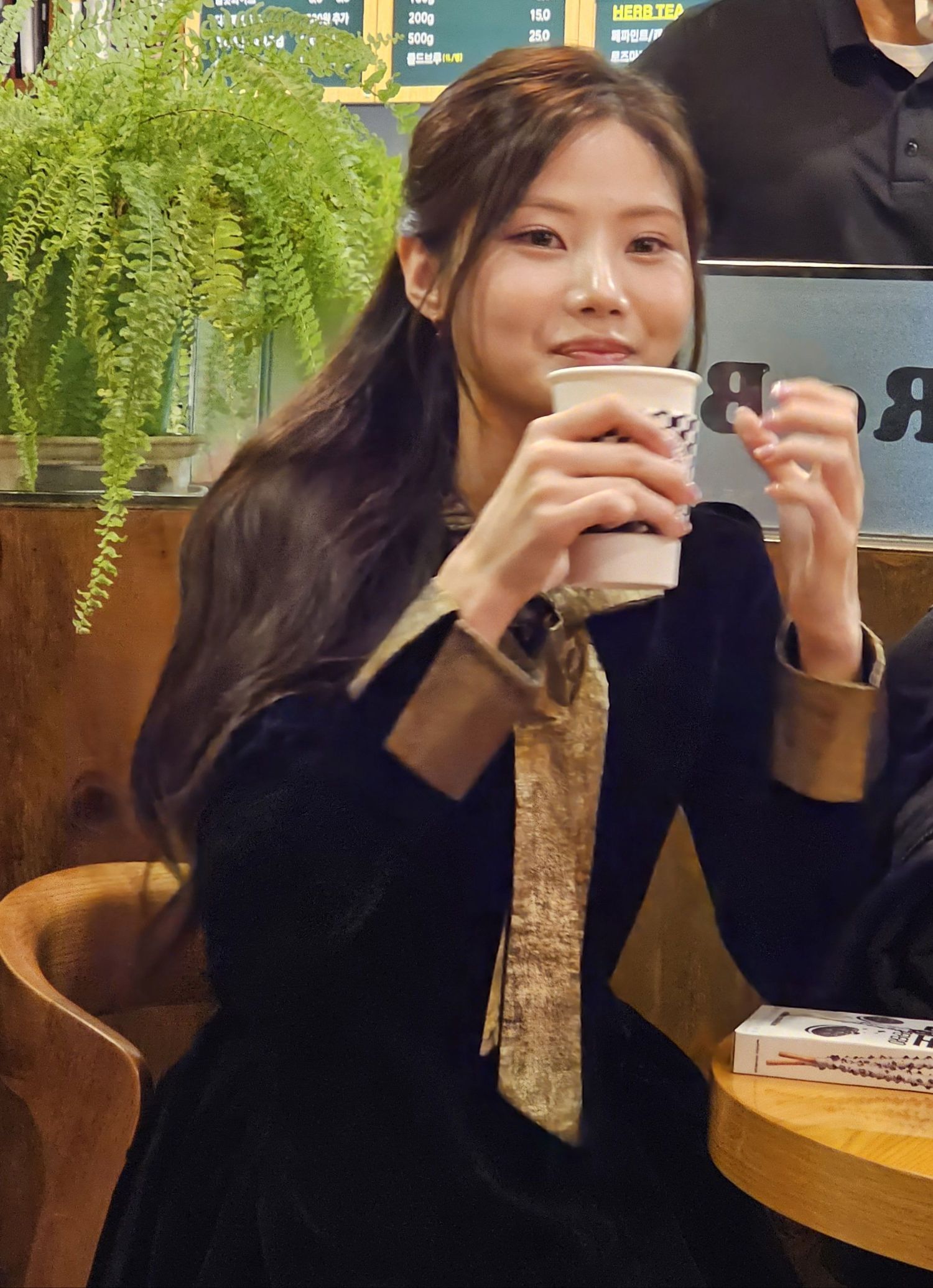 Recent activity shot of Bae Ahyeon