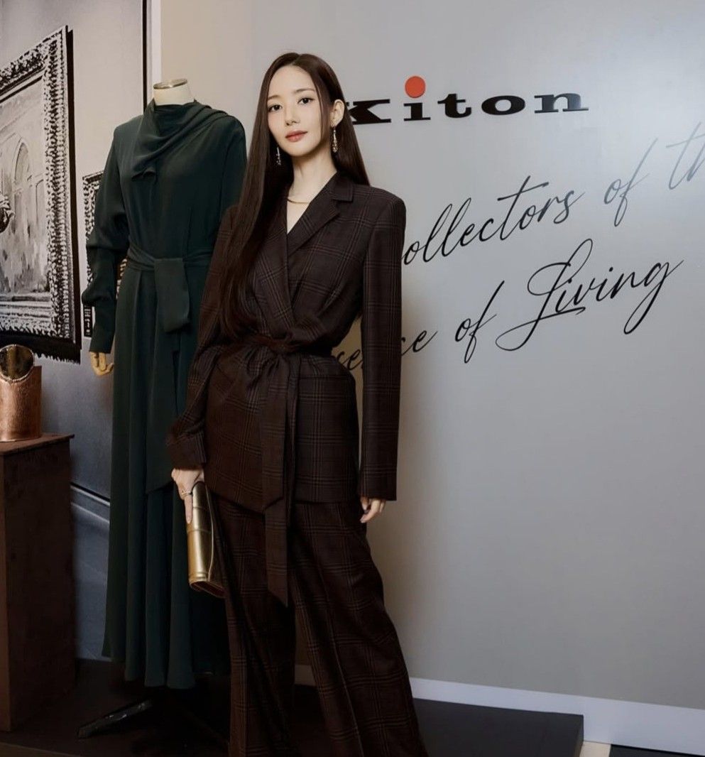 Behind-the-scenes cut of Park Minyoung