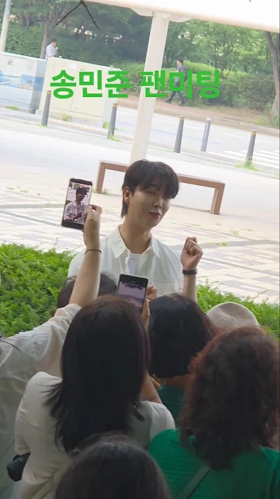 Behind-the-scenes cut of Song Minjun